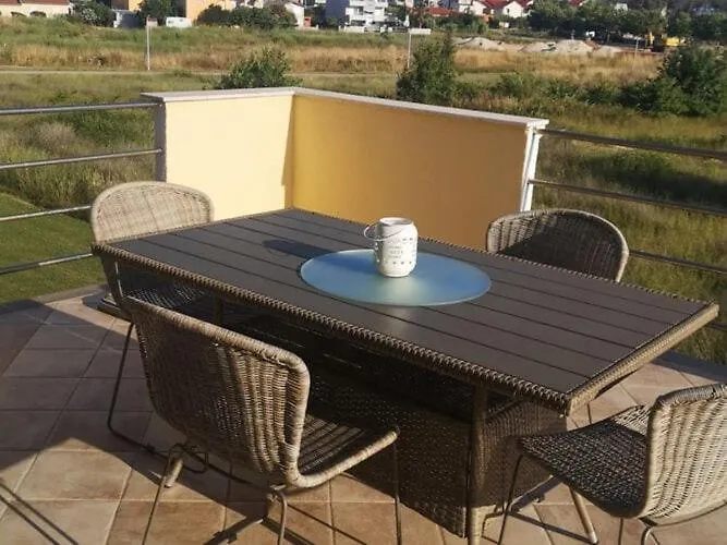 In Near Sandy プリヴラカ