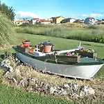 In Near Sandy Apartman *