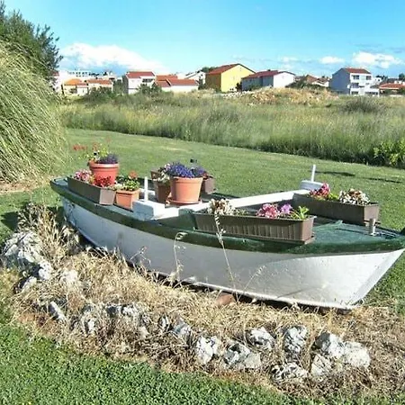In Near Sandy Apartman *