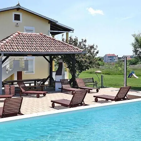 Lug 2, New And Comfortable With Pool